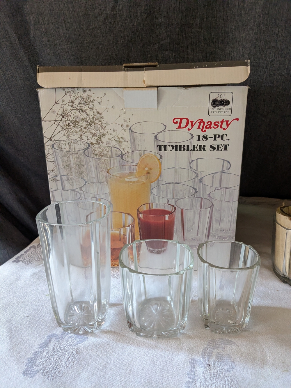 VNTG NEW IN BOX CLEAR GLASS (18-Piece)